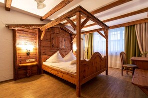 Schwaben Suite  | Allergikerbettwaren, Zimmersafe, Schreibtisch, schallisolierte Zimmer