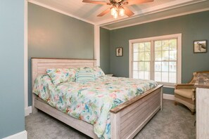 4 bedrooms, iron/ironing board, travel cot, free WiFi - Home with golf cart,community pool,easy access,Spinnakers Reach community (Emerald Isle)