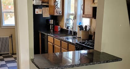 The Homestead - 2 makuuhuoneen talo Chesterin sydämessä