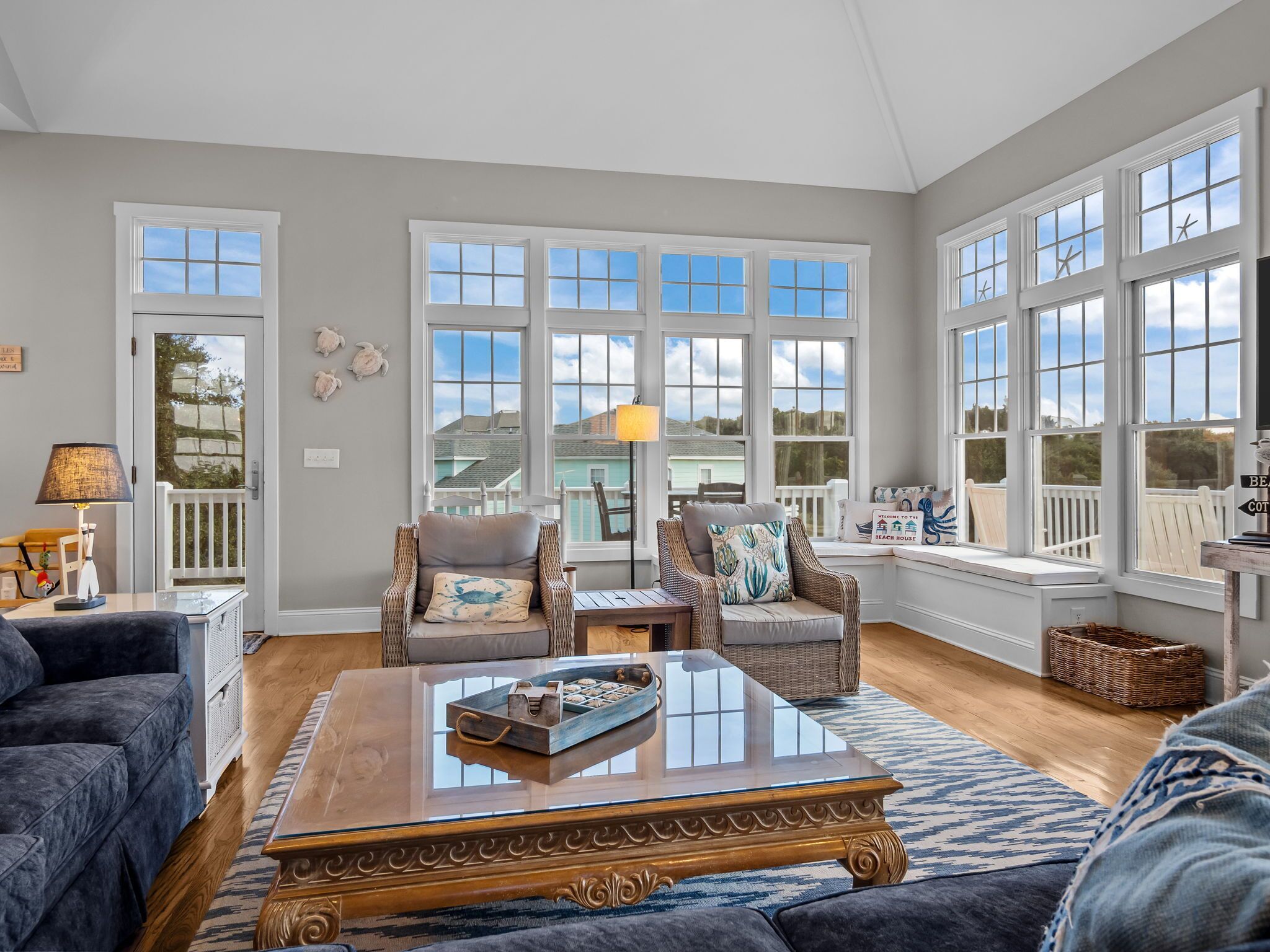 Smart-tv, dvd-spelare och bordsfotboll