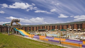 Een binnenzwembad, een verwarmd zwembad