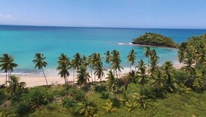 Sun-loungers, beach towels - Luxury Contemporary Villa with Sea View & Private Pool – Las Terrenas STARLINK (Las Terrenas)