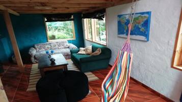 Una televisión de pantalla plana