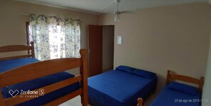 3 slaapkamers, een strijkplank/strijkijzer, wifi, beddengoed