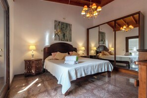 2 bedrooms, iron/ironing board, travel cot, free WiFi