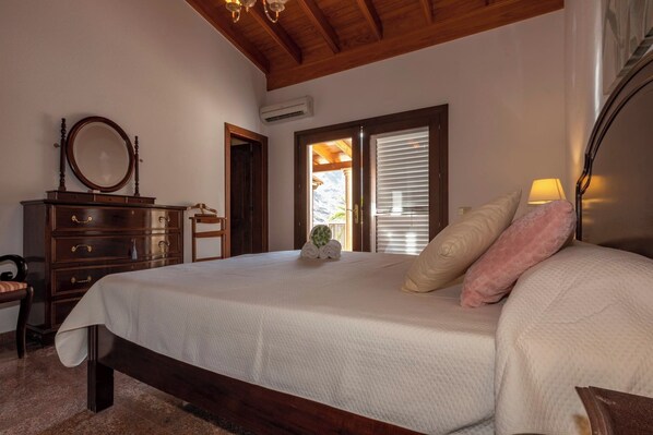 2 bedrooms, iron/ironing board, travel crib, free WiFi