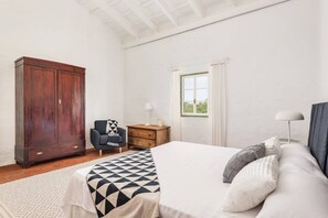 3 Schlafzimmer, Schreibtisch, Bügeleisen/Bügelbrett, WLAN