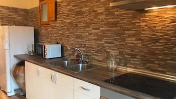 Refrigerador, microondas, horno, placa de cocina
