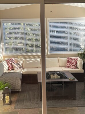 Smart TV, fireplace, DVD player, stereo