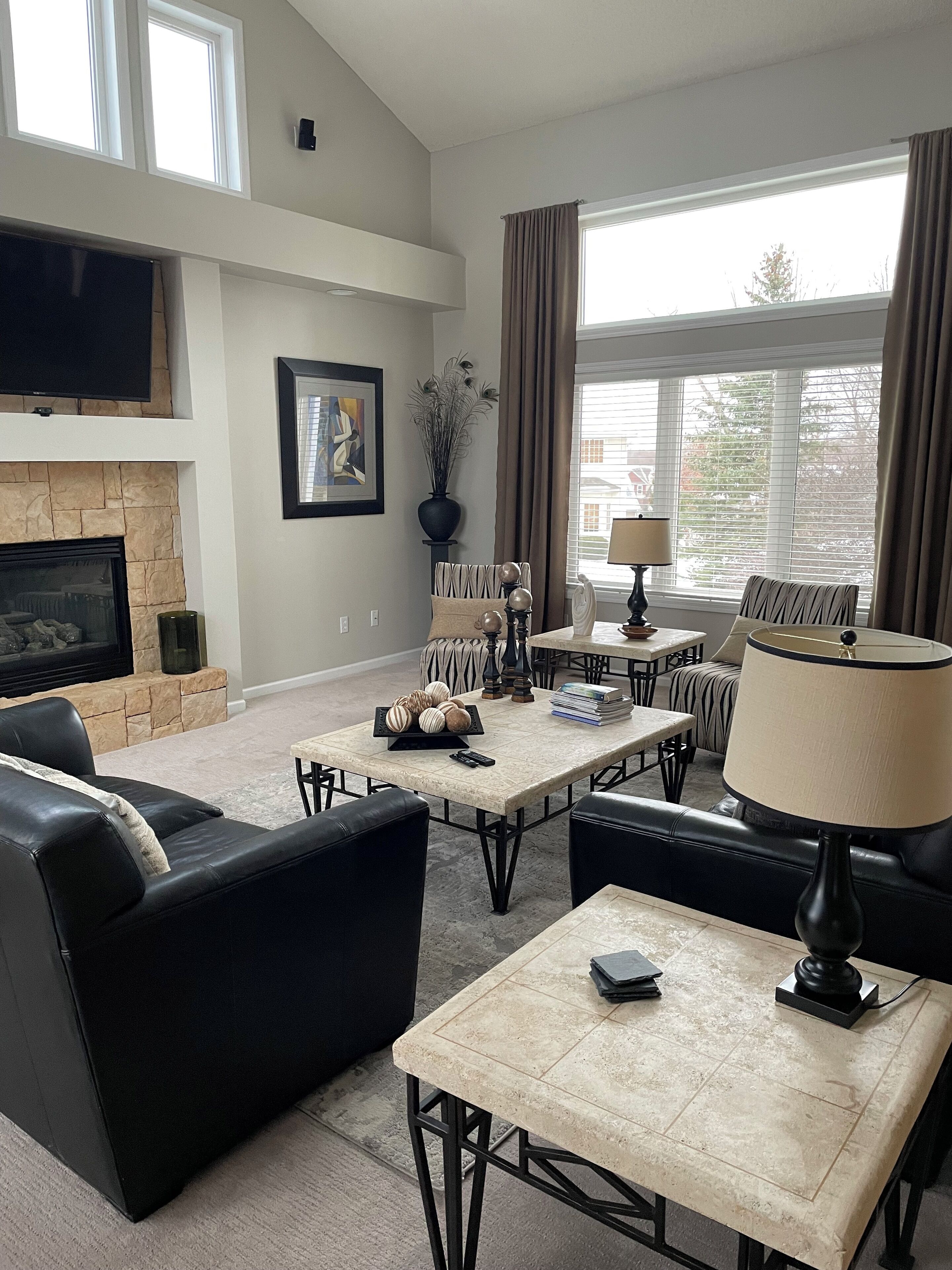 Smart-TV, Kamin, DVD-Player, Stereoanlage