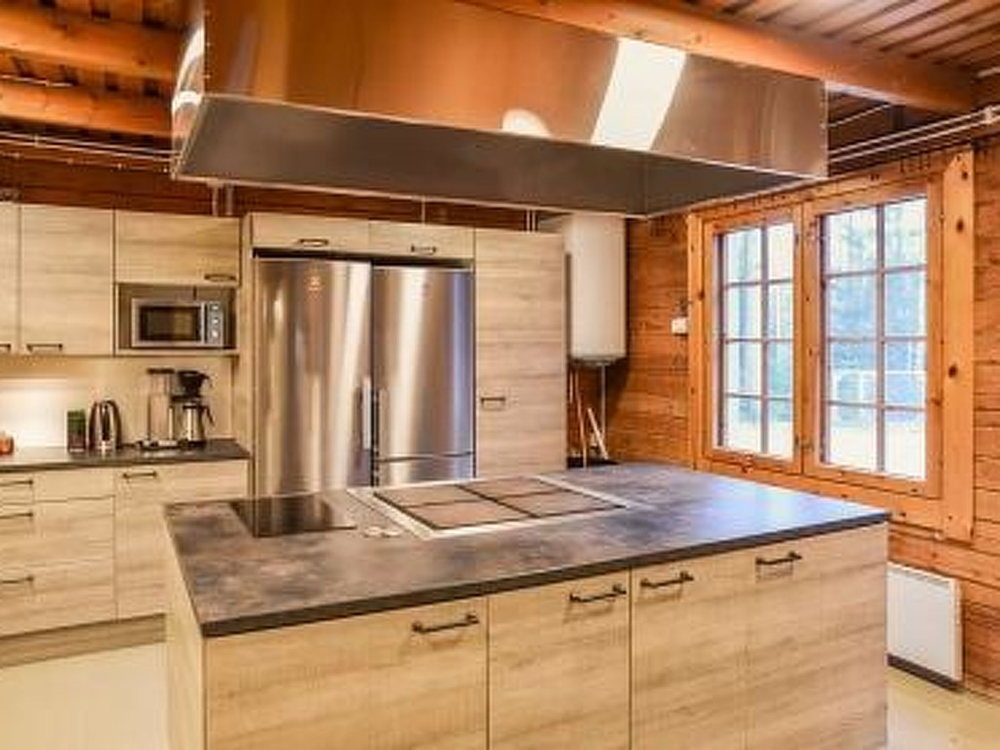 Kühlschrank, Mikrowelle, Geschirrspüler, Hochstuhl