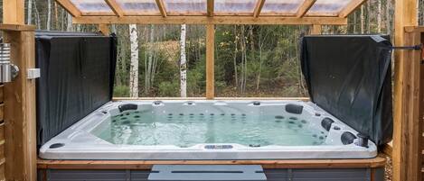 Outdoor spa tub