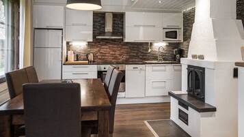 Fridge, microwave, dishwasher, cookware/dishes/utensils