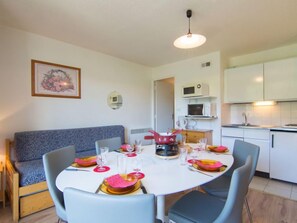 Dining - Vostok Zodiaque by Interhome (Le Corbier)