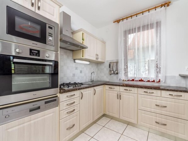 Fridge, microwave, oven, dishwasher