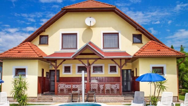 A two-story house with a swimming pool in front. - Yellow 1 by Interhome (Balatonmariafurdo)