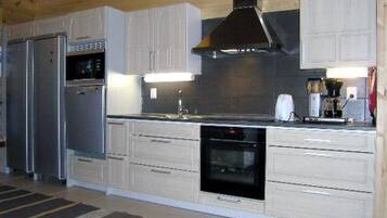 Fridge, microwave, dishwasher, cookware/dishes/utensils