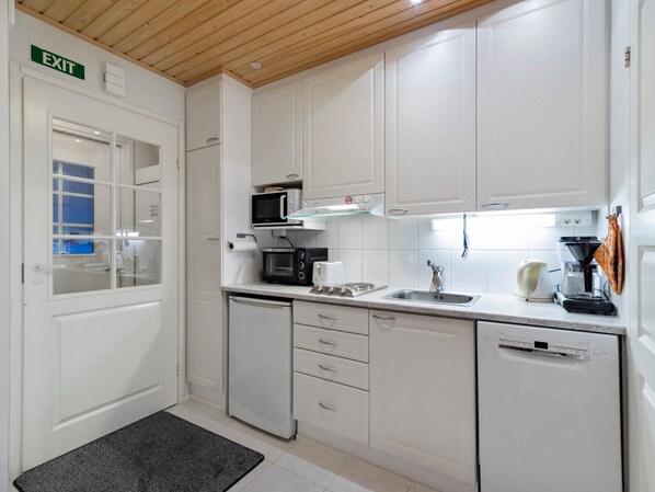 Réfrigérateur, micro-ondes, four, lave-vaisselle