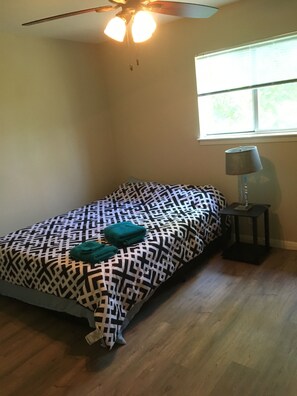 2 bedrooms, iron/ironing board, WiFi, bed sheets