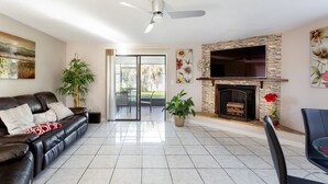 Living area - Cape Coral Vacation Home (Cape Coral)