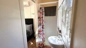 Douche, serviettes fournies