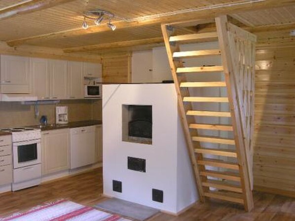 Fridge, microwave, dishwasher, cookware/dishes/utensils