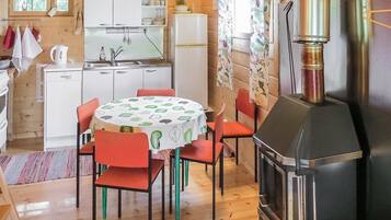 Kühlschrank, Mikrowelle, Geschirrspüler, Kochgeschirr/Geschirr/Besteck