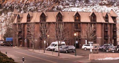 MountainSide Resort near Zip Lining and Museums
