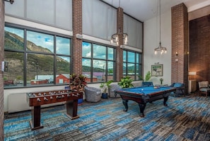 Game room - MountainSide Resort near Zip Lining and Museums (Durango)