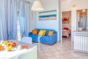 Dining - Il Geranio Sant'Elmo - sea-view, for 4, 5 minutes on foot from the beach, small garden (Diano Marina)