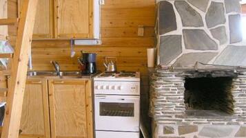 Frigorífic, microones i utensilis de cuina, vaixella i coberteria