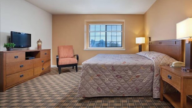 1 dormitorio, tabla de planchar con plancha, Internet y ropa de cama