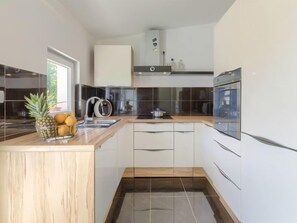 Kühlschrank, Mikrowelle, Ofen, Geschirrspüler