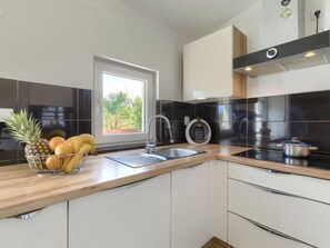 Réfrigérateur, micro-ondes, four, lave-vaisselle