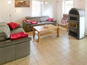 Fernseher, Kamin, DVD-Player