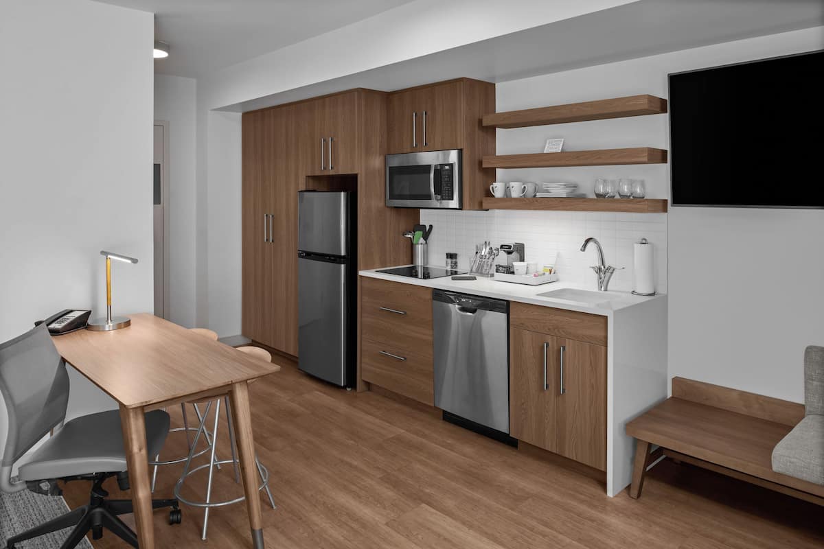 Studio Suite, Multiple Beds (Mobility Accessible, Roll-In Shower) | Private kitchen