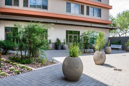Element Scottsdale at SkySong - Image 11