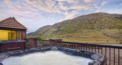 Tilava MountainSide Resort lähellä vetoketjua ja museoita kauniilla vuoristomaisemilla