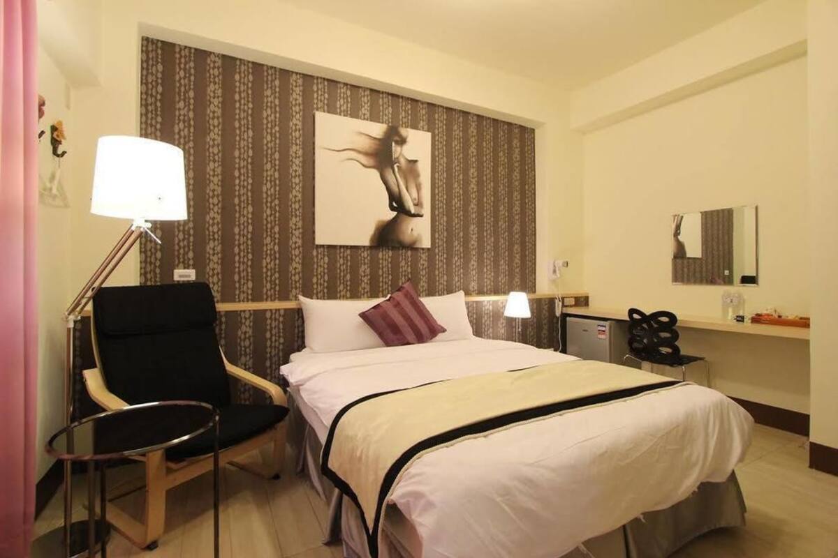 Desk, blackout curtains, free WiFi, bed sheets