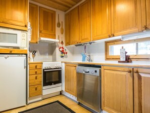 Jääkaappi, mikroaaltouuni, astianpesukone