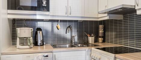 雪櫃、微波爐、洗碗機、廚房用具/餐具/器皿