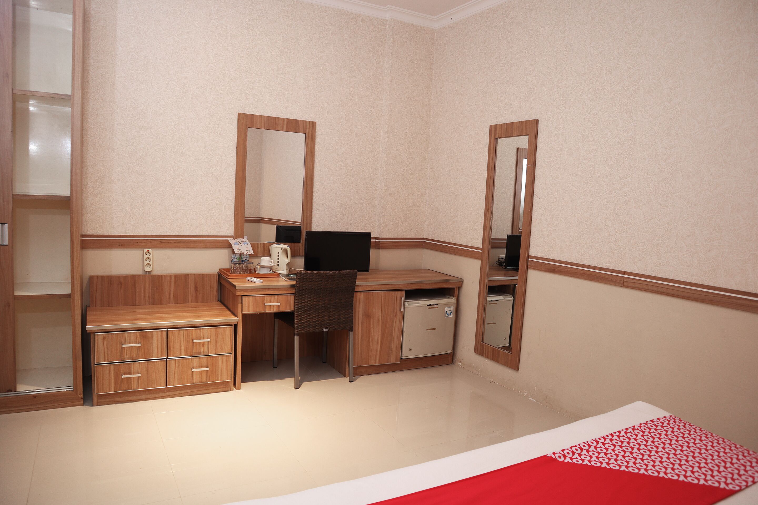 Photo - OYO 742 Mona Plaza Hotel