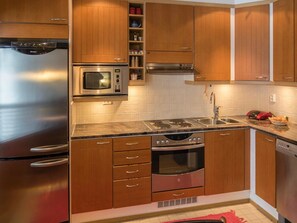 Jääkaappi, mikroaaltouuni, astianpesukone