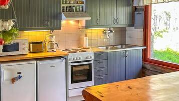 Kühlschrank, Mikrowelle, Kochgeschirr/Geschirr/Besteck