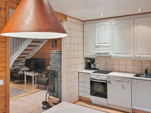 Jääkaappi, mikroaaltouuni, astianpesukone