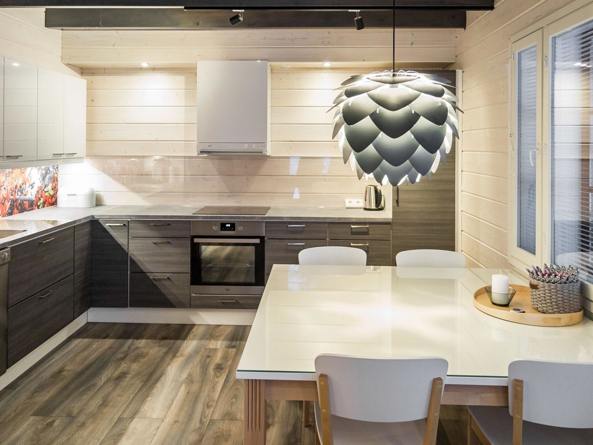 Jääkaappi, mikroaaltouuni, astianpesukone