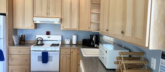 Relax & Rejuvenate, Amazing Sunsets, Sandy Beachfront, Cozy Fire Pit for S'mores