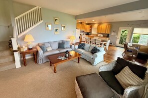 Smart-TV, Kamin, DVD-Player, Videothek