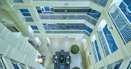 Old Town Alexandria Vacation Resort!