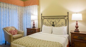 1 bedroom, iron/ironing board, Internet, bed sheets - UpScale Resort with Outdoor Heated Pool with a waterslide and a poolside bar, tennis court and gym (Peoria)